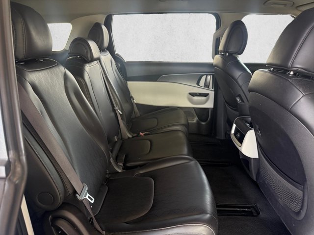 Used 2024 Kia Carnival LX FWD image 18