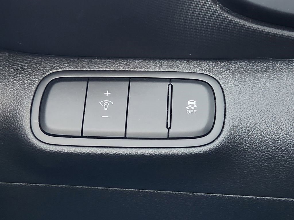 Used 2024 Hyundai Venue Limited image 22