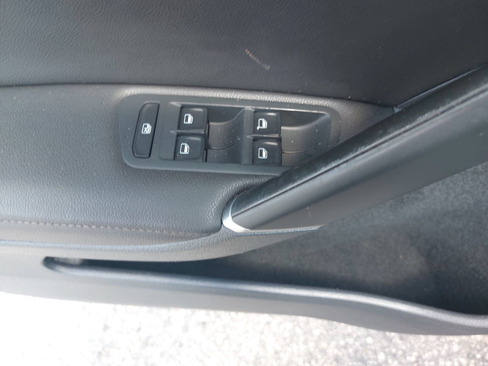 Used 2015 Volkswagen Golf TDI SE FWD image 26