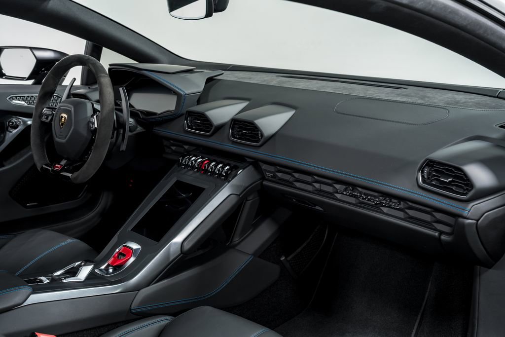 Used 2022 Lamborghini Huracan EVO RWD image 33