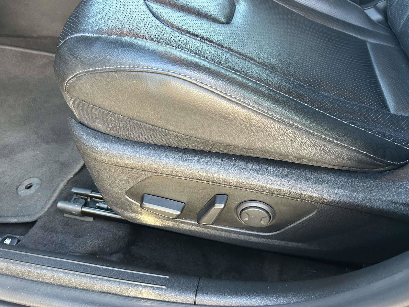 Used 2025 Hyundai Elantra Limited FWD image 16