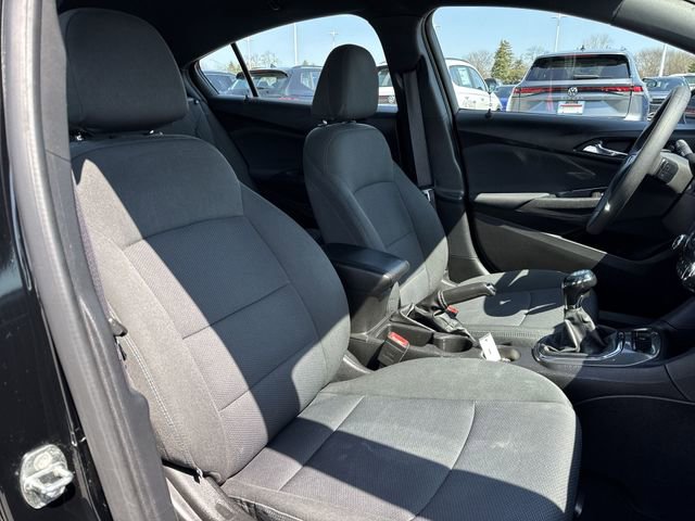 Used 2017 Chevrolet Cruze LT w/ Convenience Package image 26