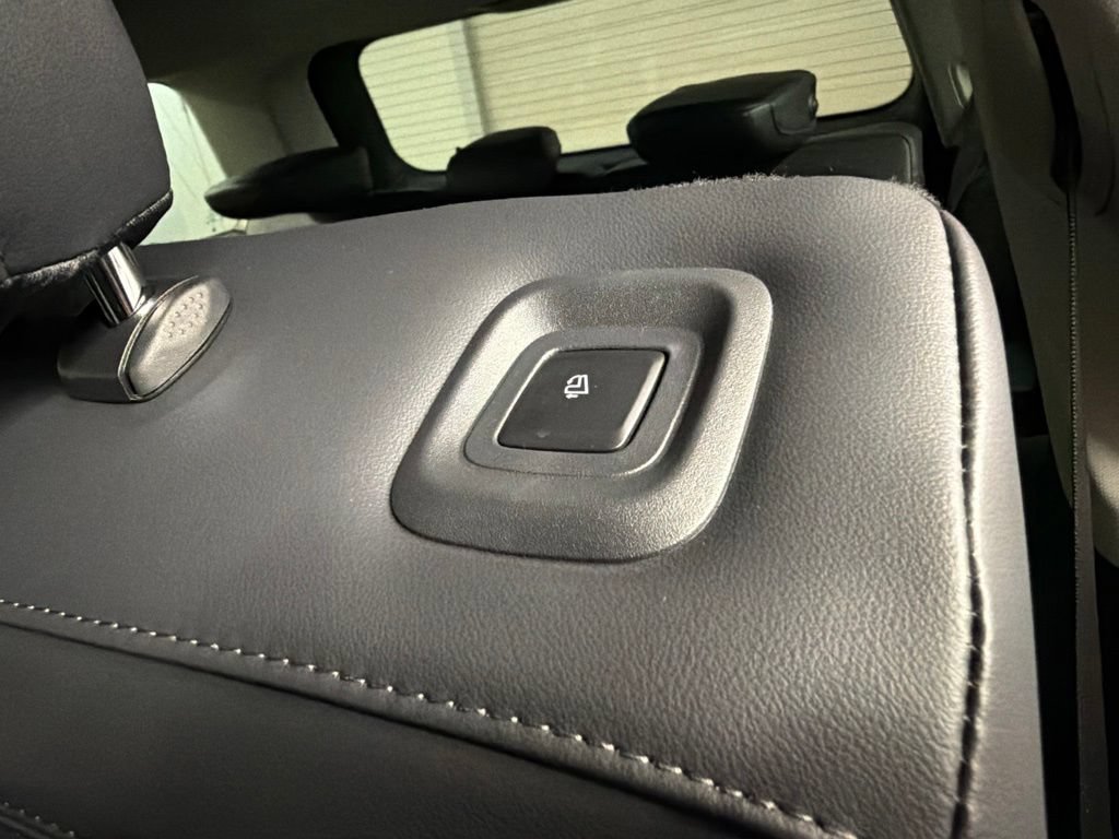 New 2026 Lincoln Navigator Premiere AWD/4WD image 33