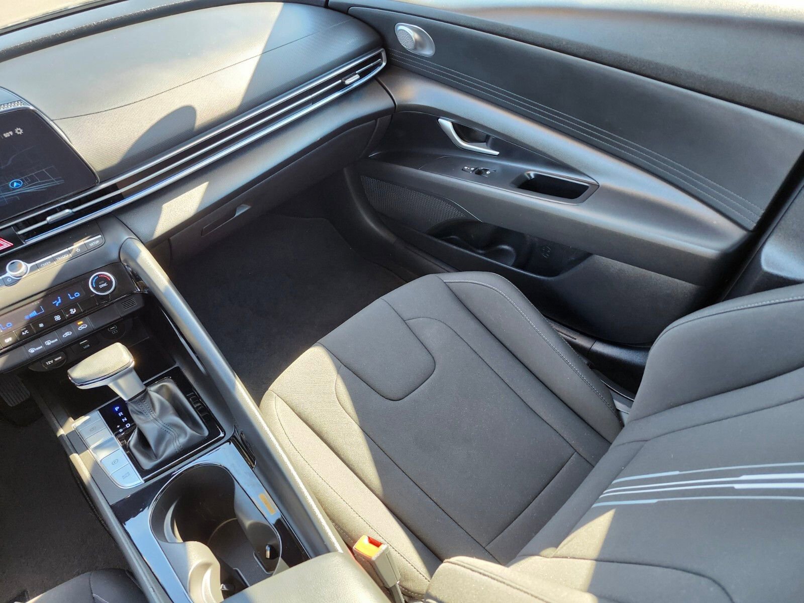 Certified 2024 Hyundai Elantra Blue FWD image 15