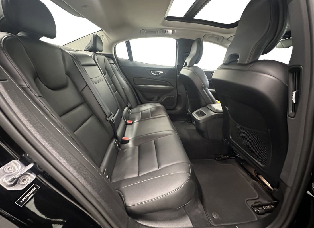 Used 2020 Volvo S60 T5 Momentum FWD image 14