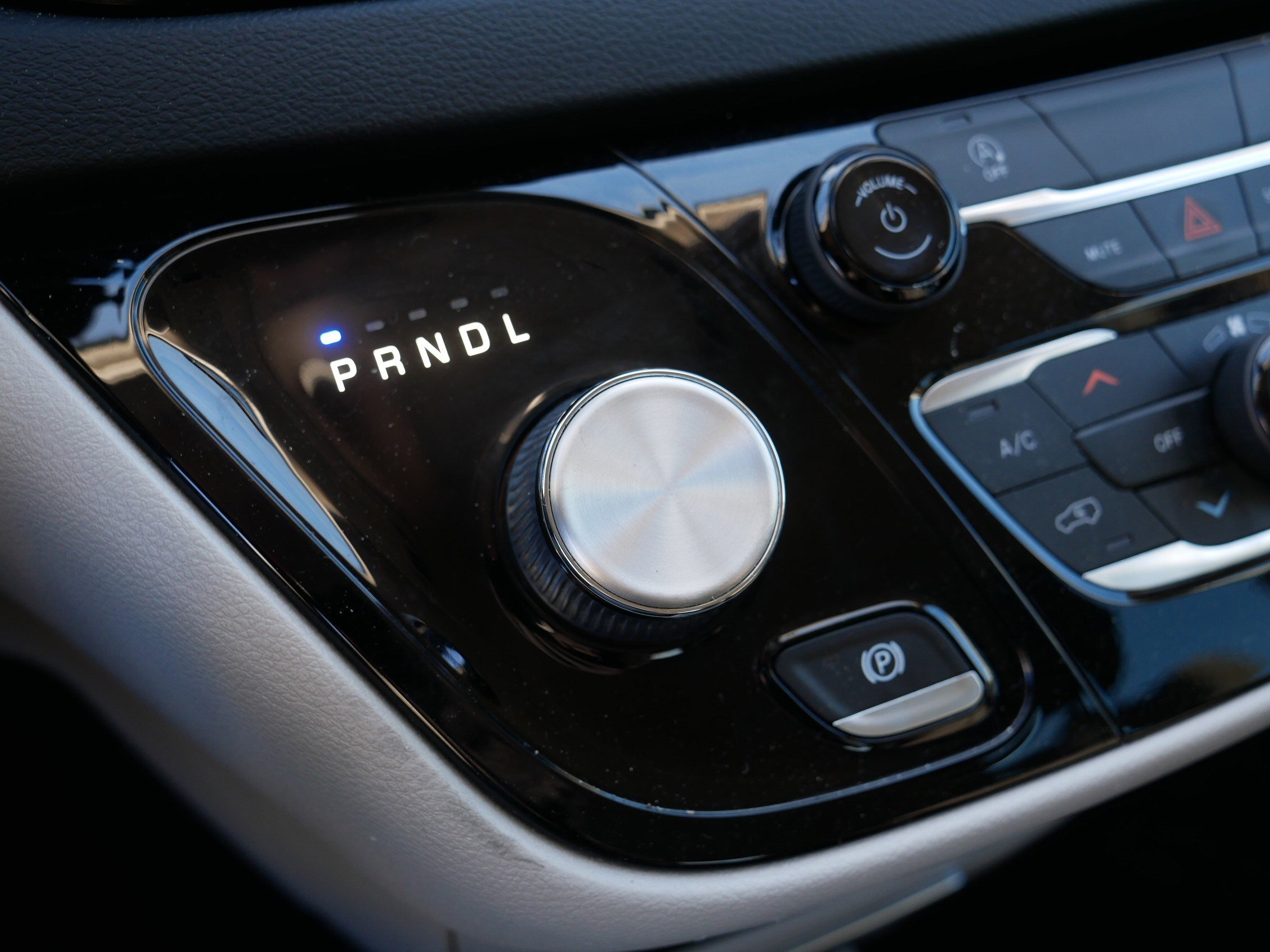 Used 2022 Chrysler Voyager LX image 24