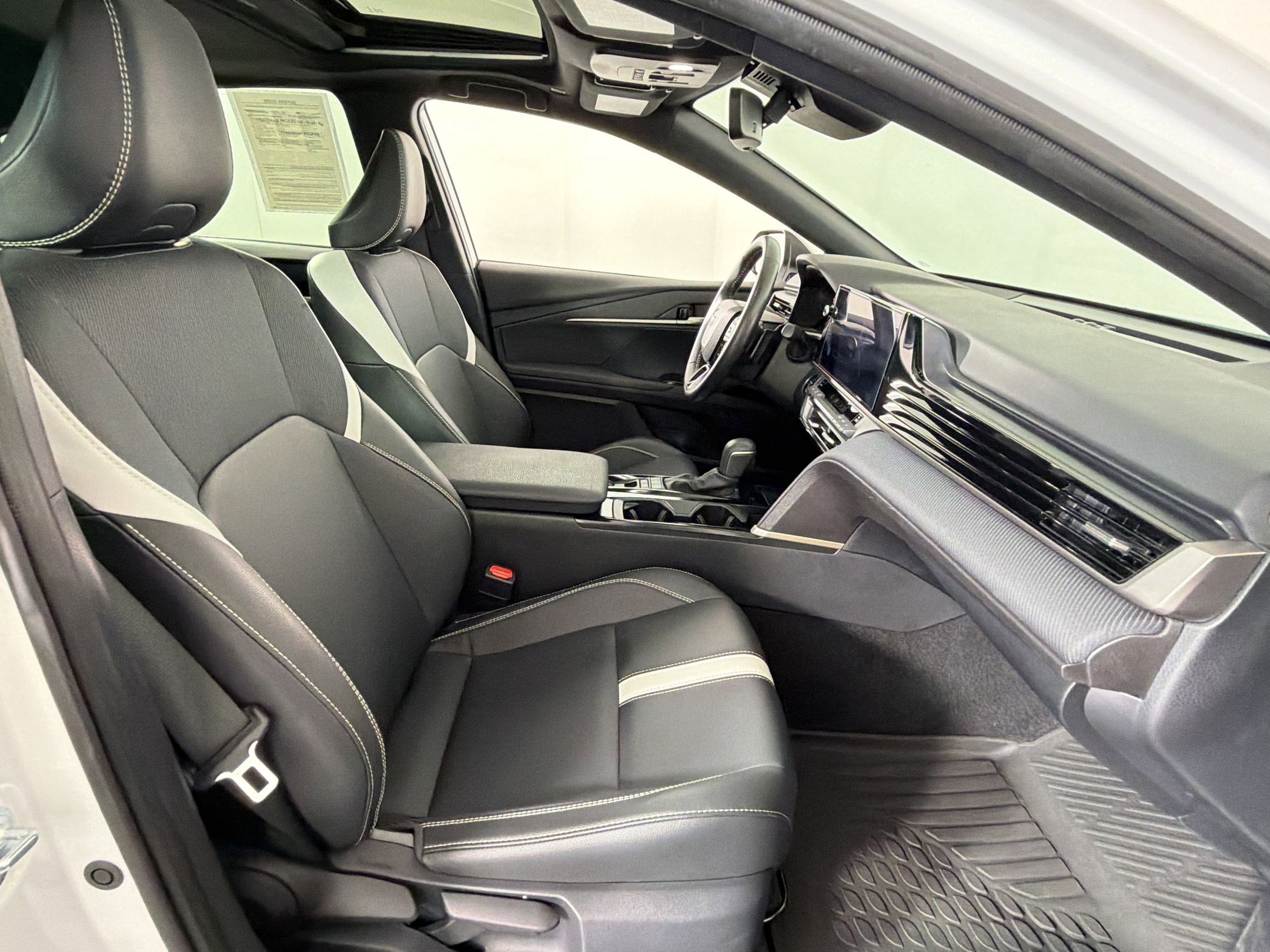 Used 2025 Toyota Camry SE w/ Multimedia Upgrade Package image 30