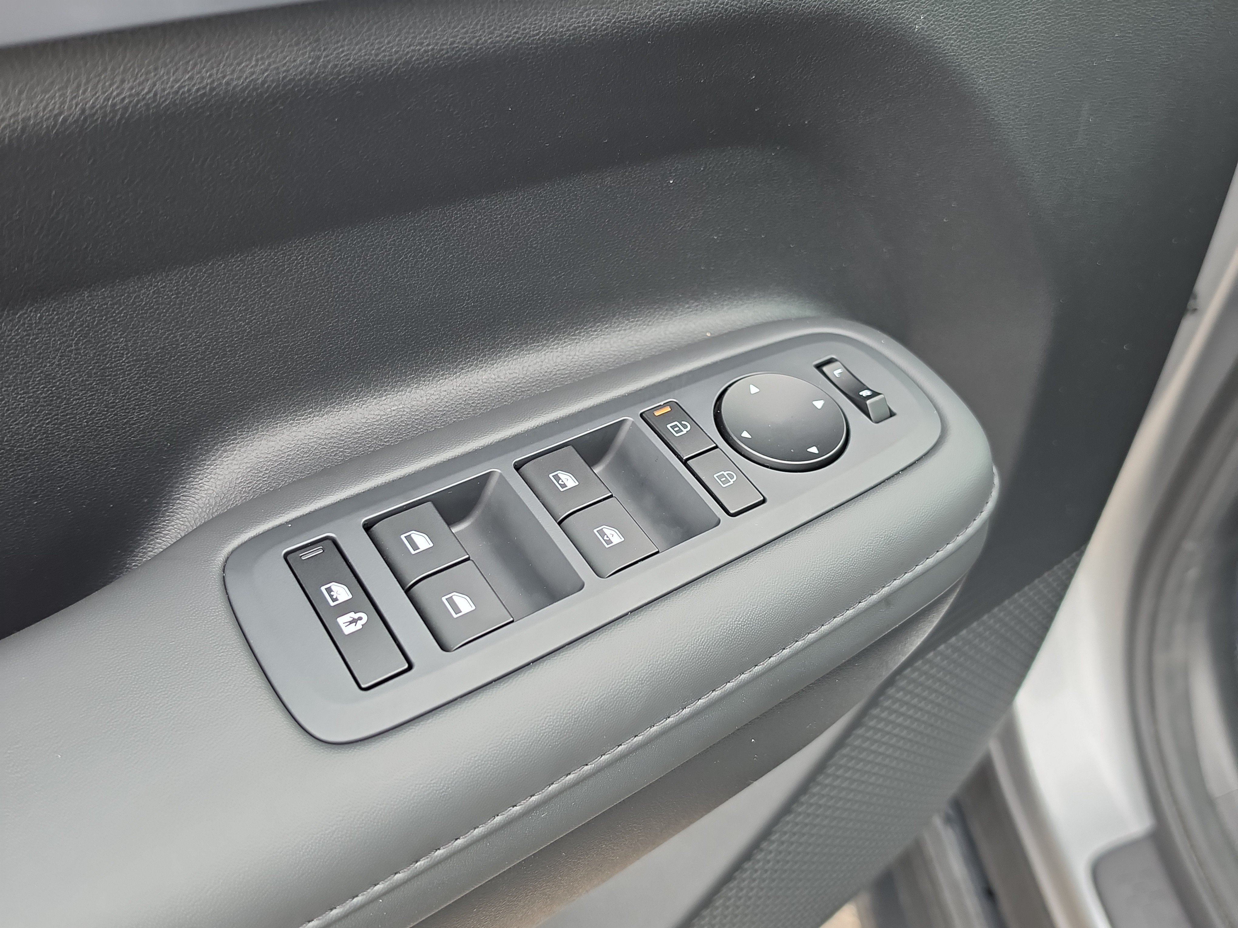 Used 2025 Hyundai Santa Fe SEL FWD image 21