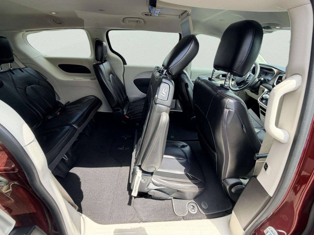 Used 2017 Chrysler Pacifica Touring FWD image 29