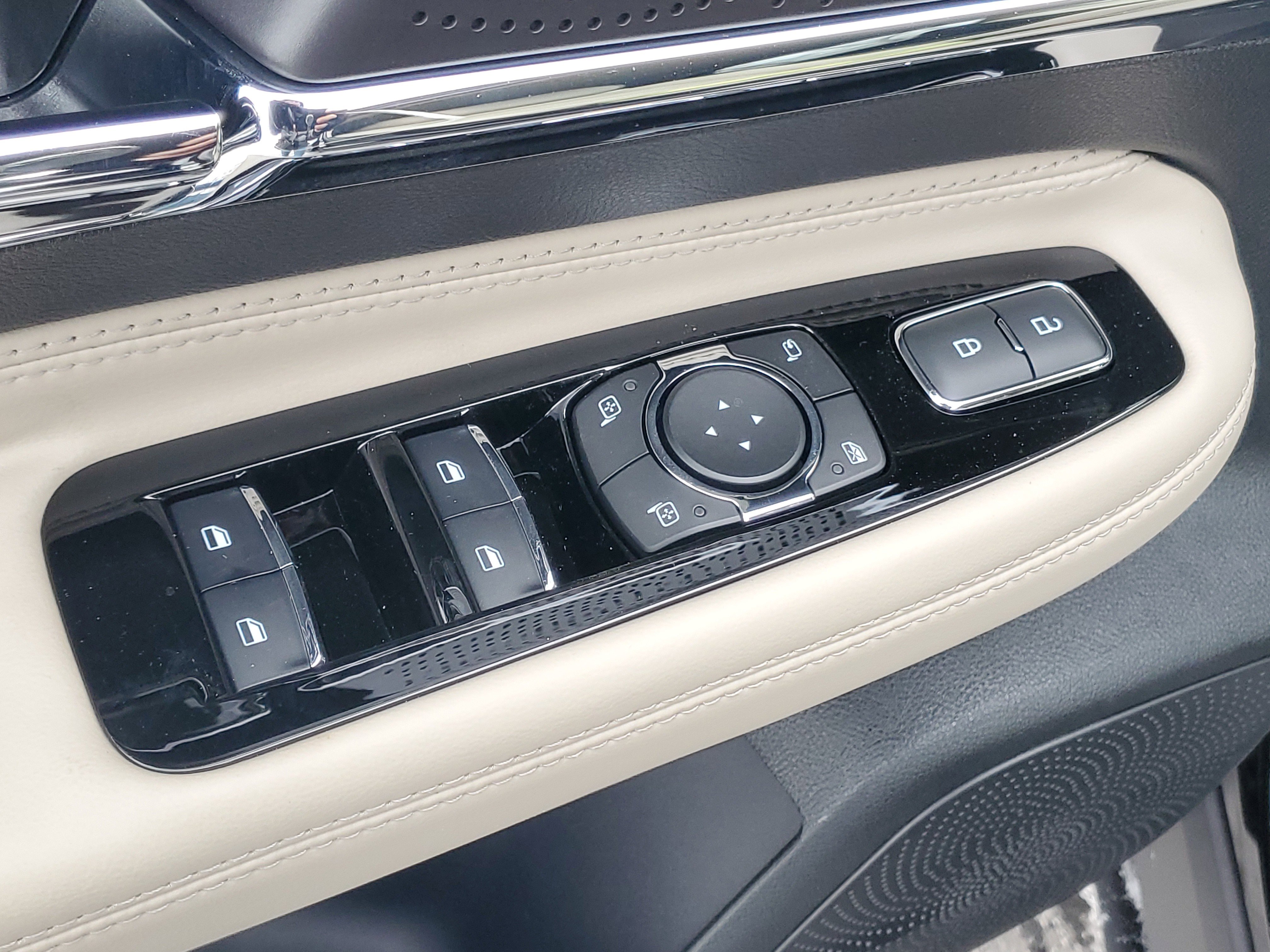 New 2025 Lincoln Corsair Reserve w/ Jet Appearance Package image 10