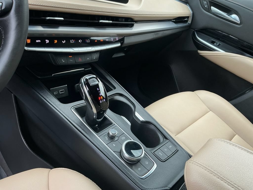 Used 2024 Cadillac XT4 Luxury w/ Cold Weather Package FWD image 12