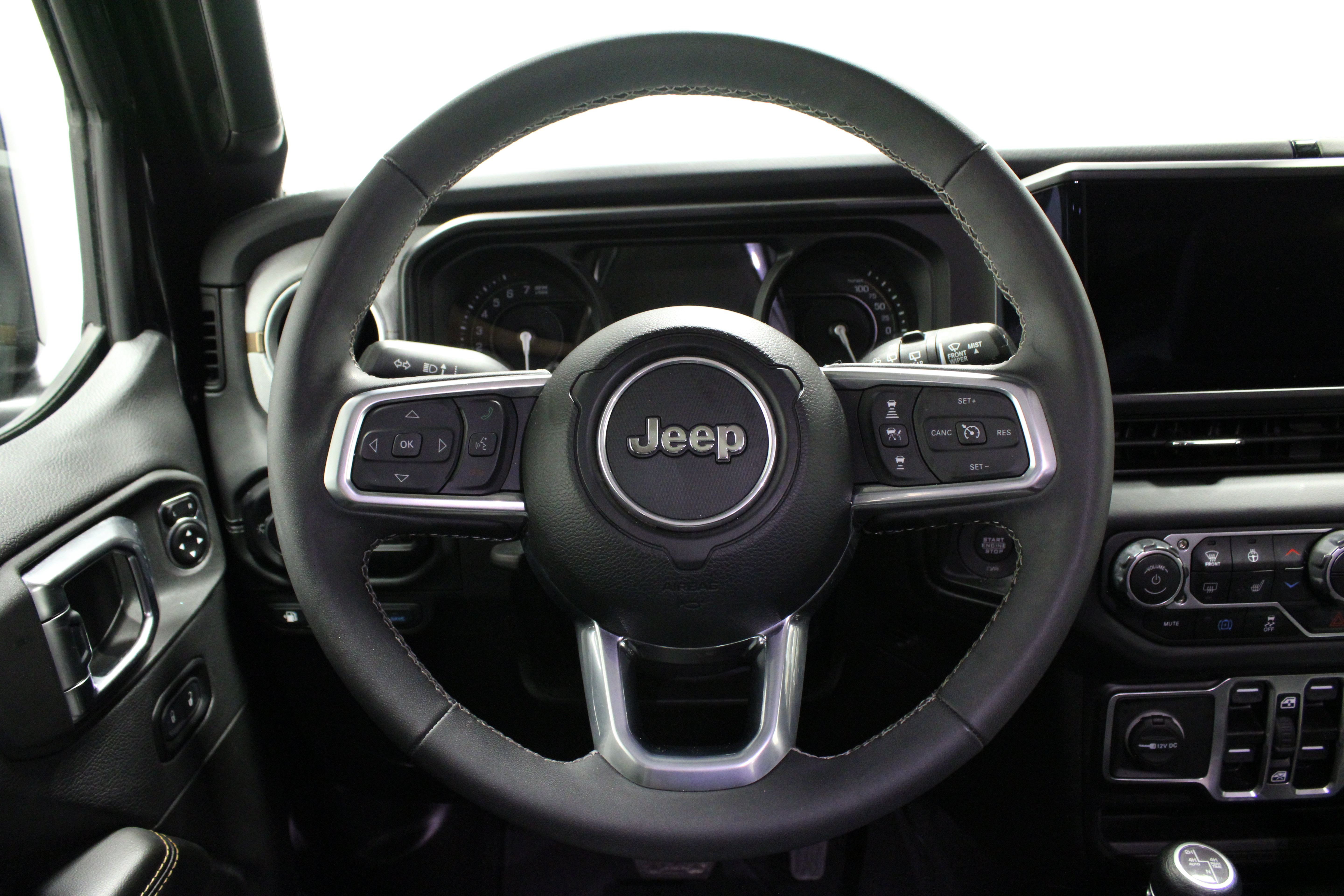 Used 2025 Jeep Wrangler Unlimited Sahara w/ Safety Group AWD/4WD image 21