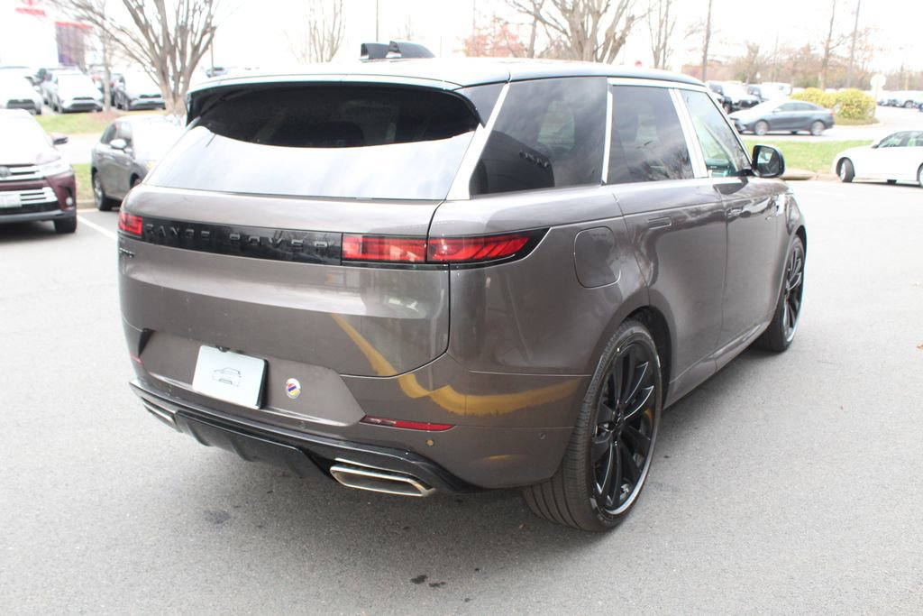 New 2026 Land Rover Range Rover Sport Dynamic SE image 2
