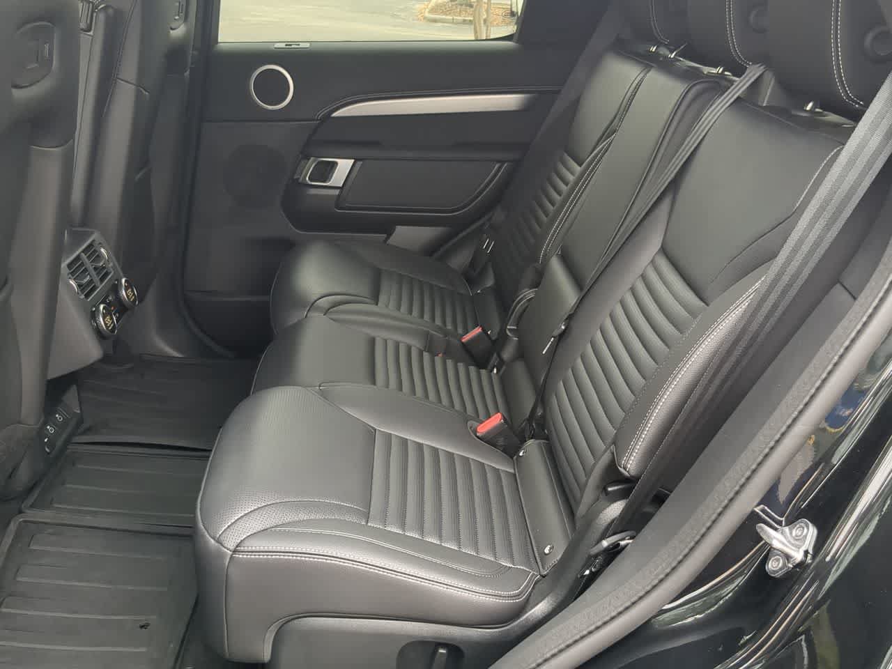 Certified 2025 Land Rover Discovery Dynamic SE AWD/4WD image 21