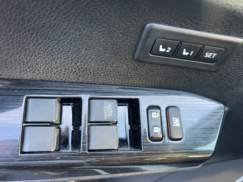 Used 2017 Toyota RAV4 Limited AWD/4WD image 27