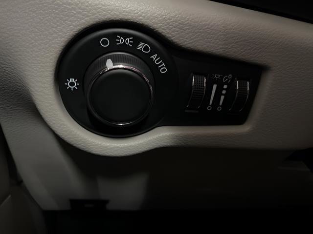 Used 2021 Chrysler Voyager Lxi image 25