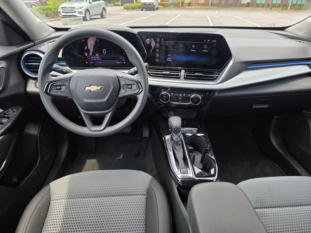 Used 2025 Chevrolet Trax LT FWD image 24
