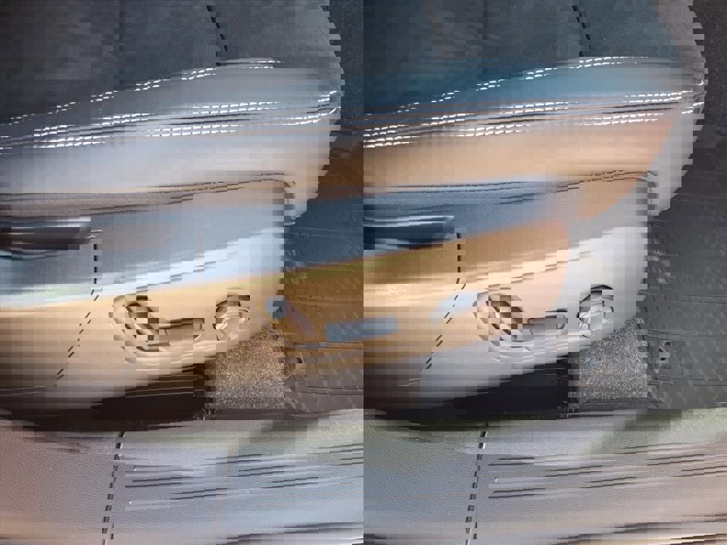 Used 2021 Volvo XC40 T5 R-Design w/ Advanced Package image 12