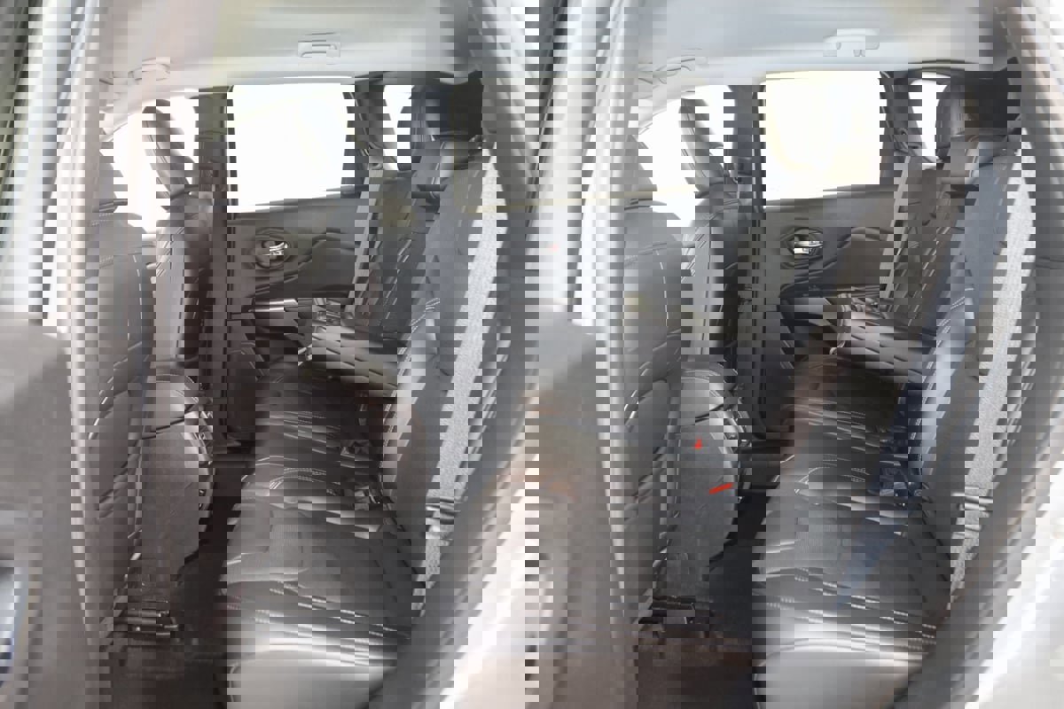 Used 2020 Jeep Cherokee Limited image 45