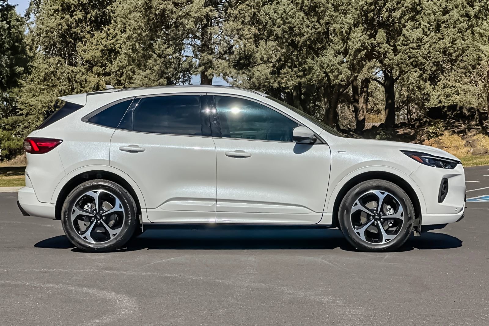 Used 2025 Ford Escape ST-Line Elite w/ Premium Technology Package video 3