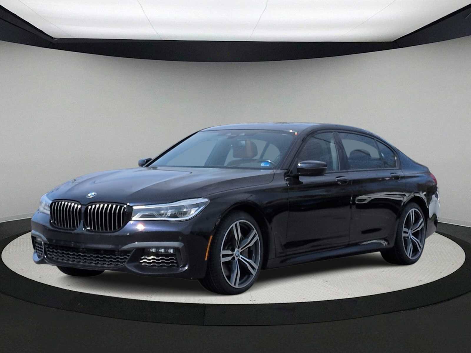 Used 2019 BMW 750i xDrive w/ M Sport Package image 4