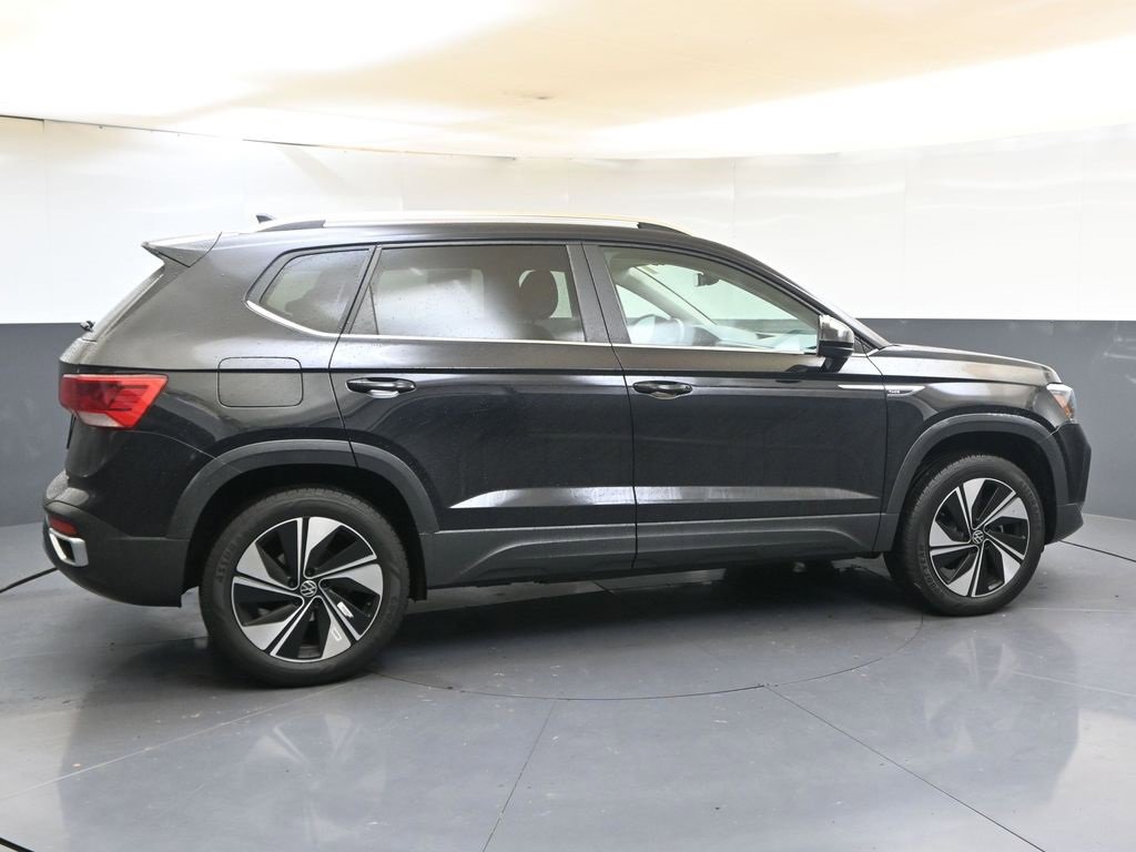 Certified 2024 Volkswagen Taos SE image 6