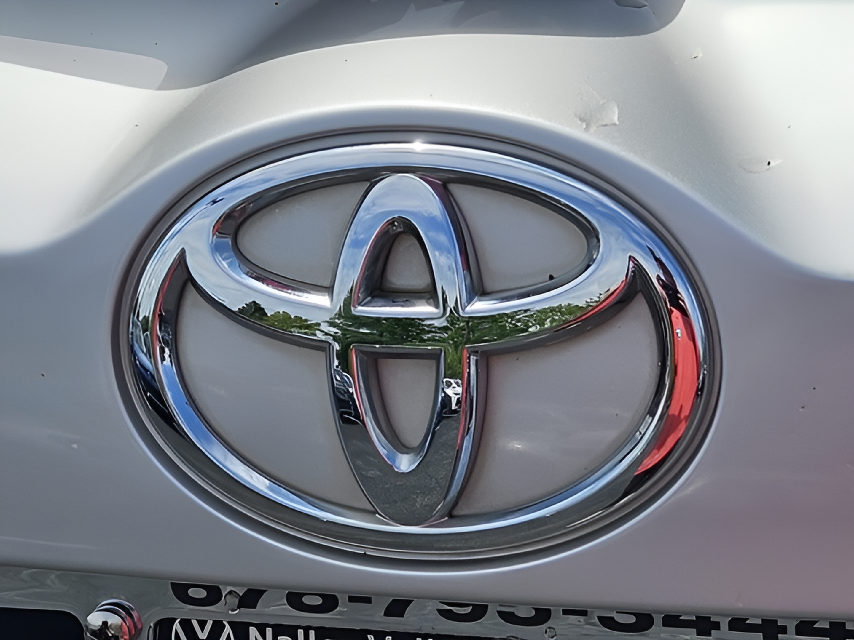 Used 2015 Toyota RAV4 LE FWD image 28