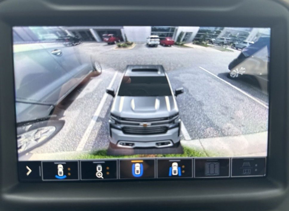 Used 2021 Chevrolet Silverado 1500 High Country w/ Technology Package AWD/4WD image 18