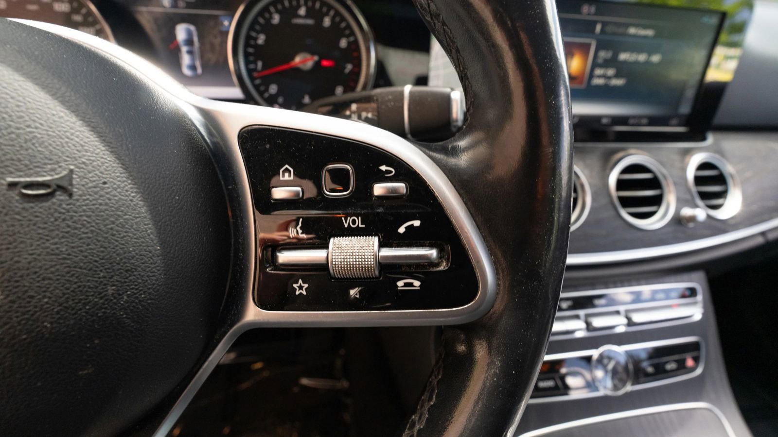 Used 2019 Mercedes-Benz E 300 w/ Premium 1 Package image 39