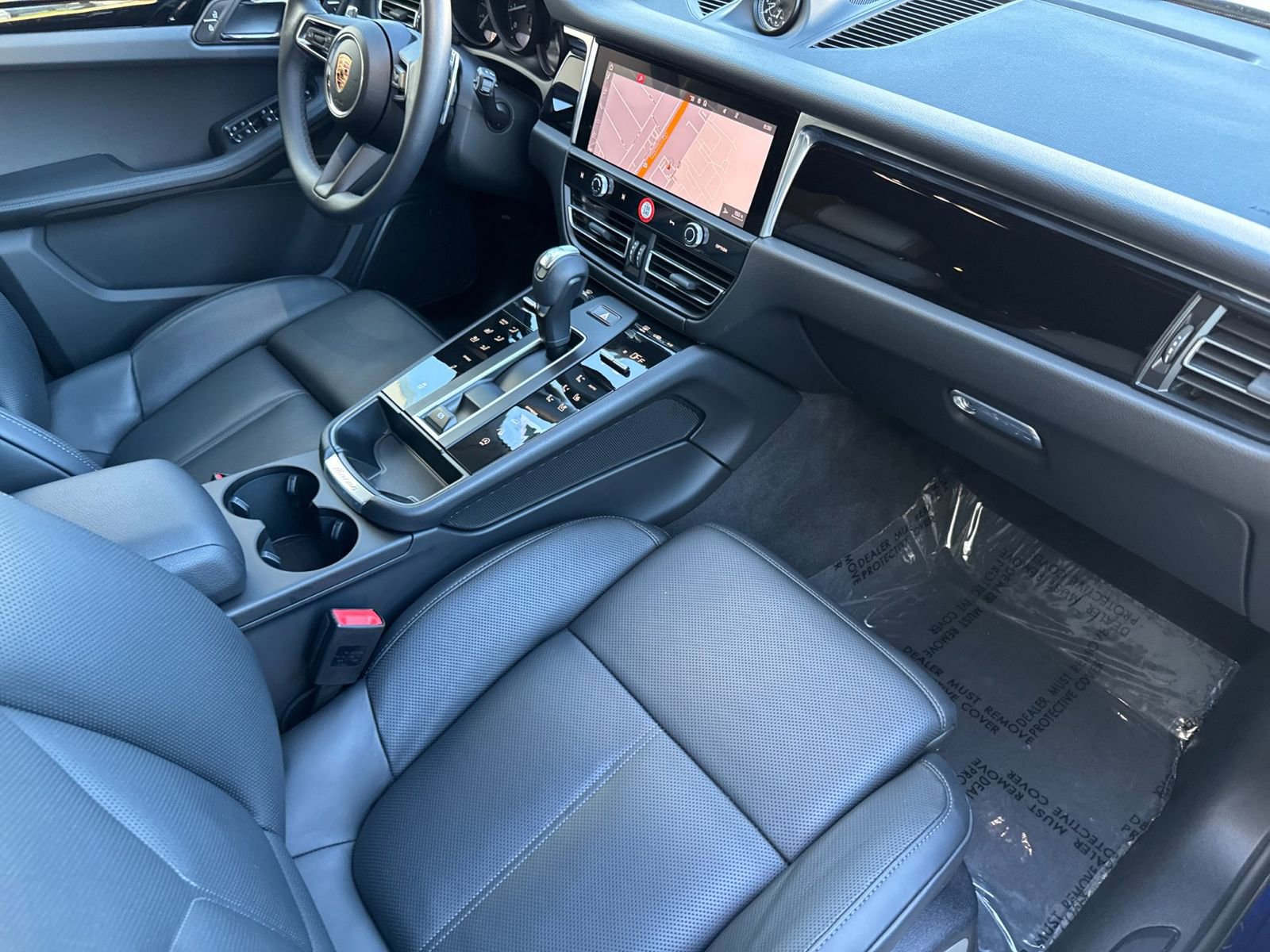 Certified 2025 Porsche Macan image 13
