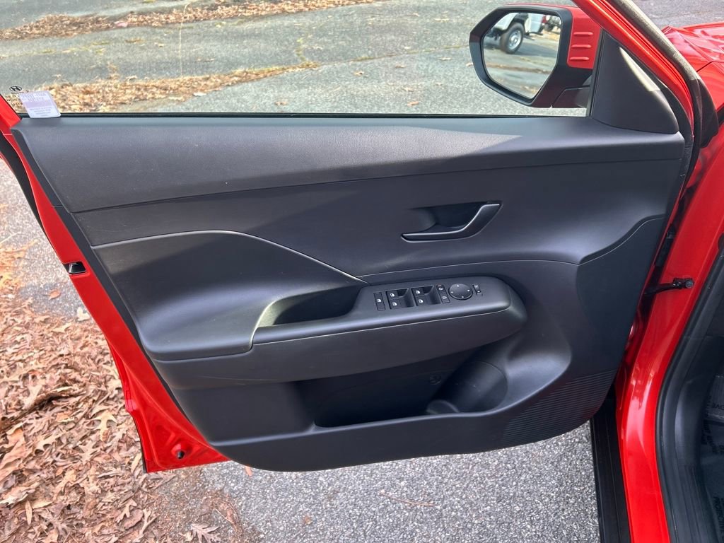 Certified 2025 Hyundai Kona SE image 12