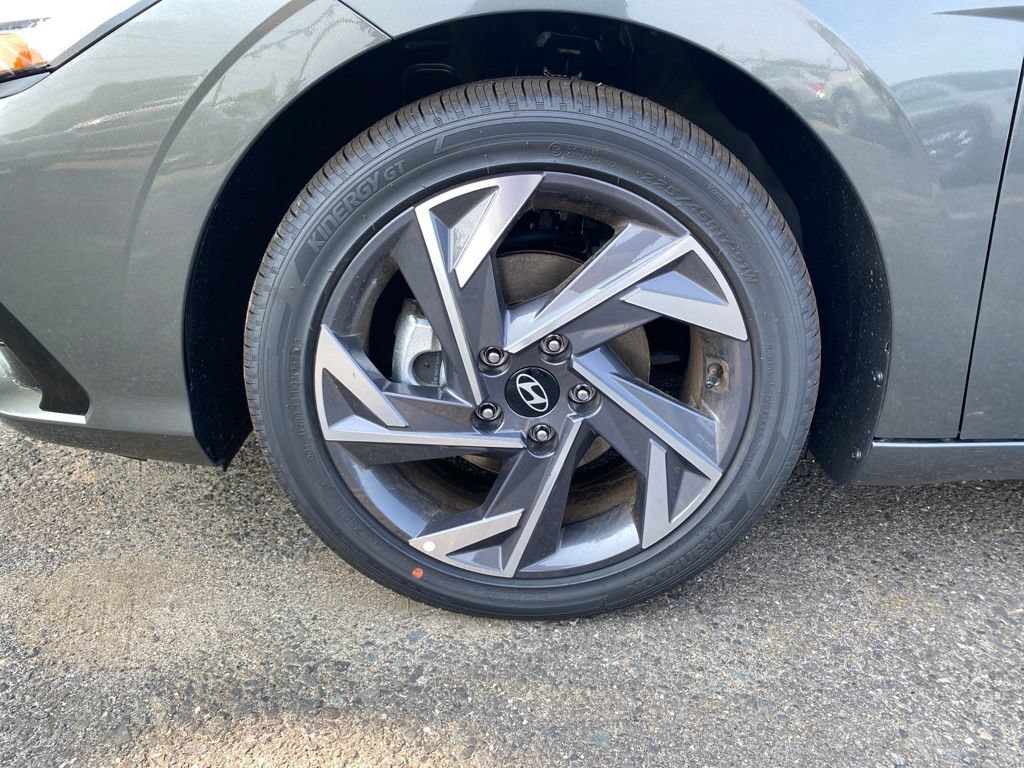 New 2026 Hyundai Elantra Limited FWD image 9