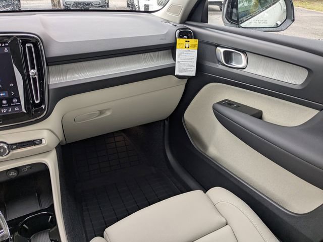 New 2026 Volvo XC40 B5 Plus w/ Protection Package Premier image 17