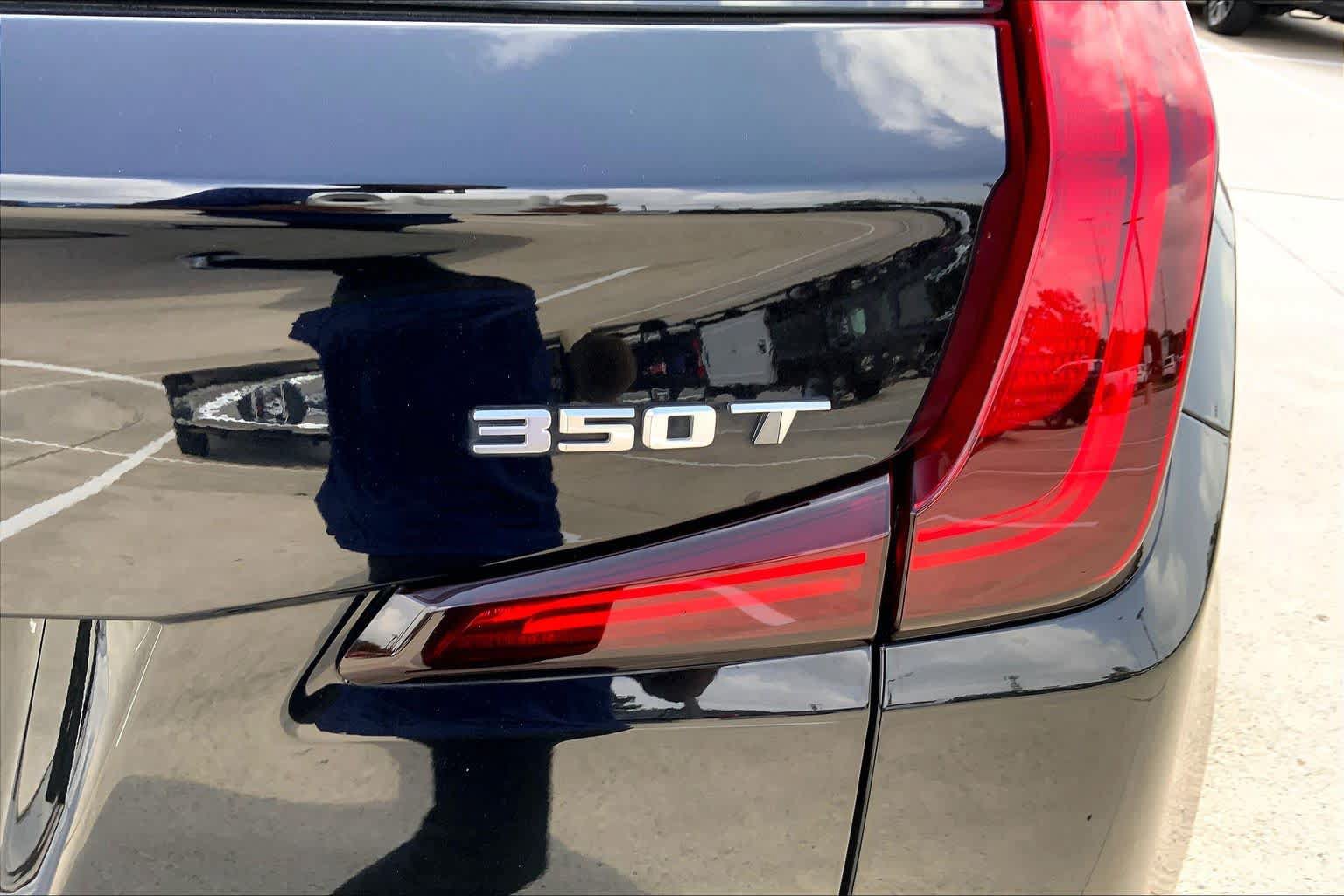 Used 2023 Cadillac XT4 Luxury w/ Cold Weather Package FWD image 18
