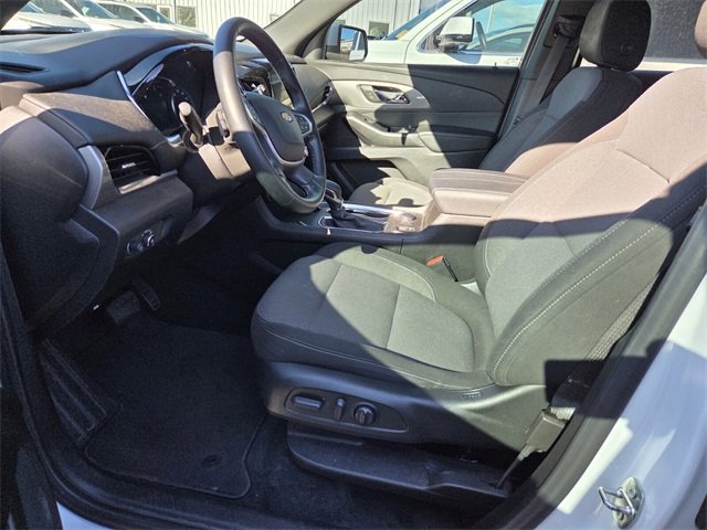 Used 2023 Chevrolet Traverse LT image 4