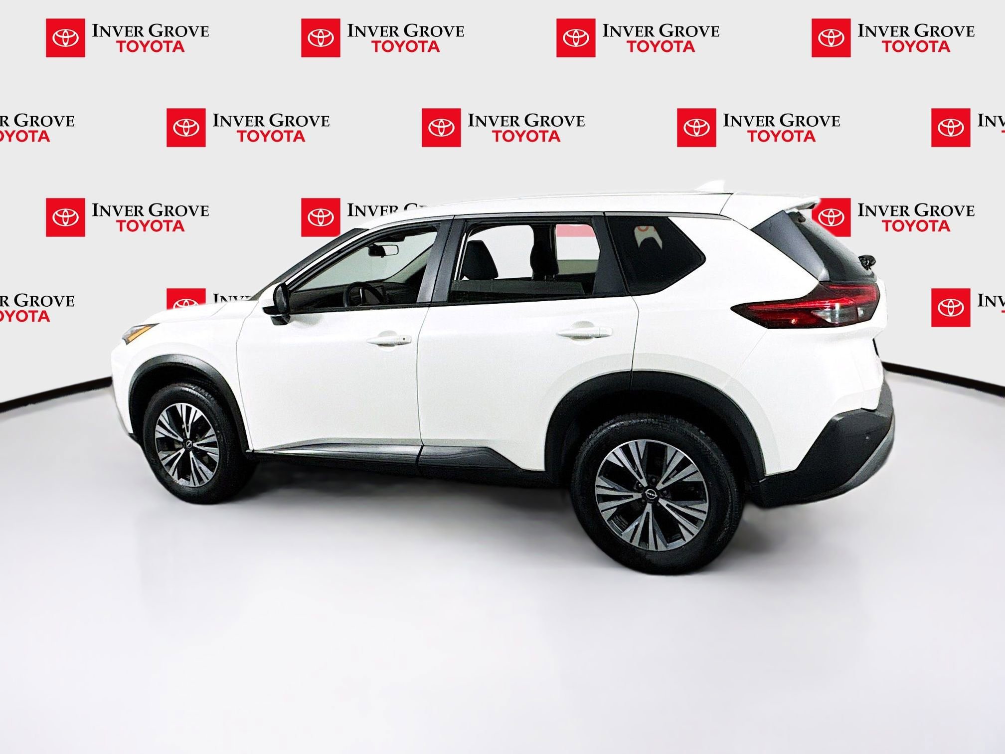 Used 2023 Nissan Rogue SV image 7