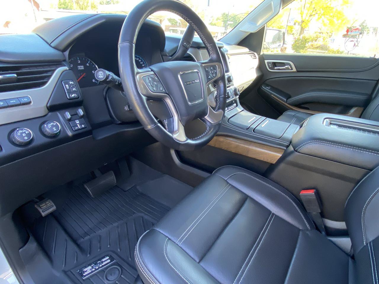 Used 2019 GMC Yukon Denali w/ Open Road Package AWD/4WD image 11