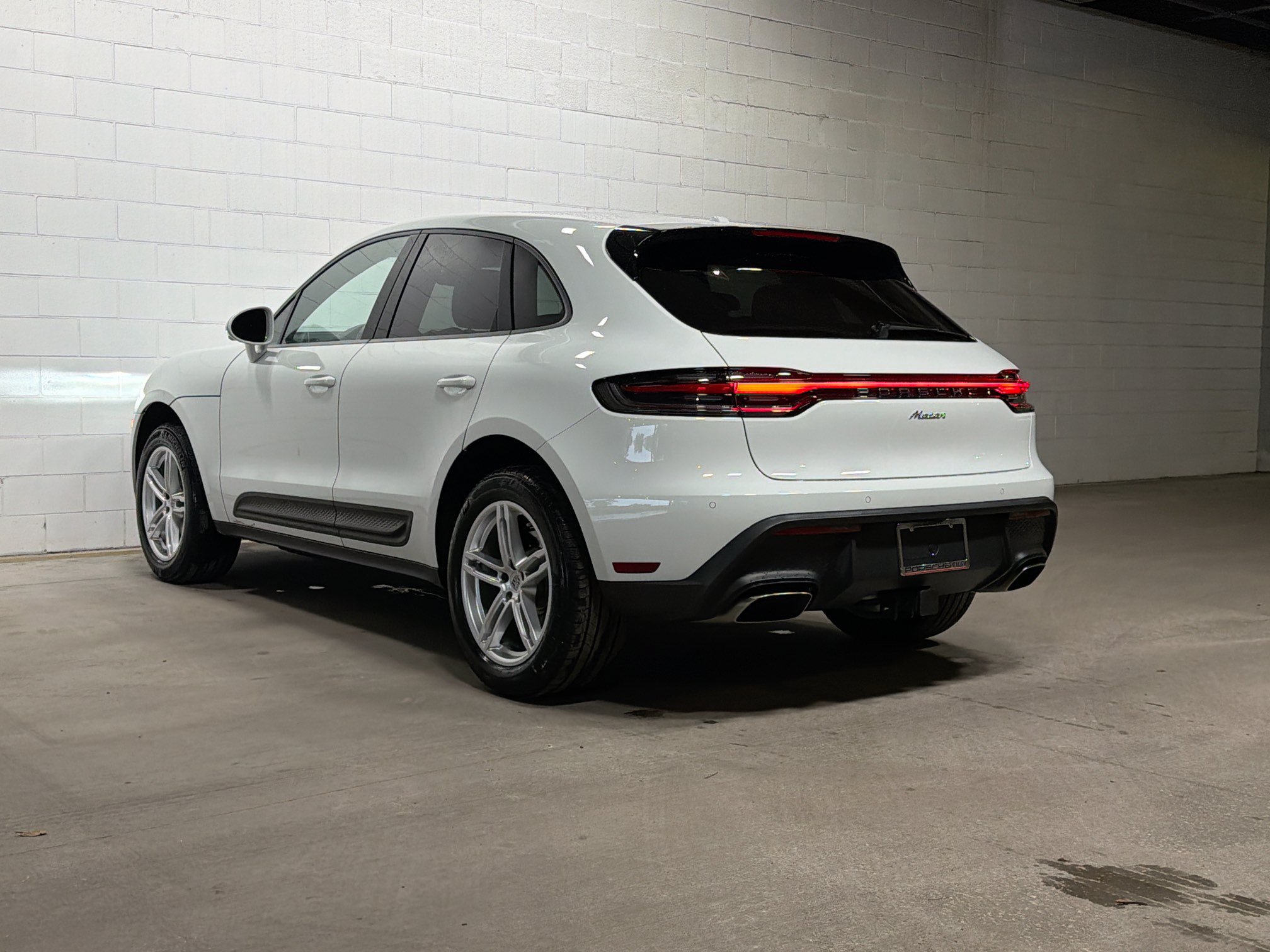 Certified 2026 Porsche Macan AWD/4WD image 3