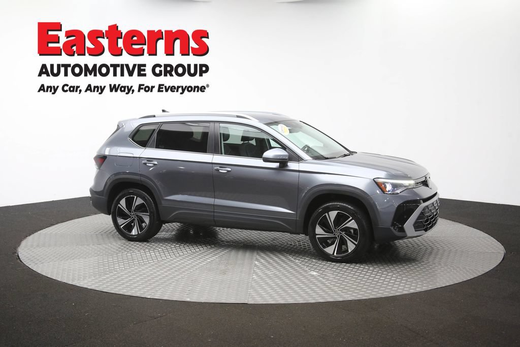 Used 2025 Volkswagen Taos SE AWD/4WD image 45