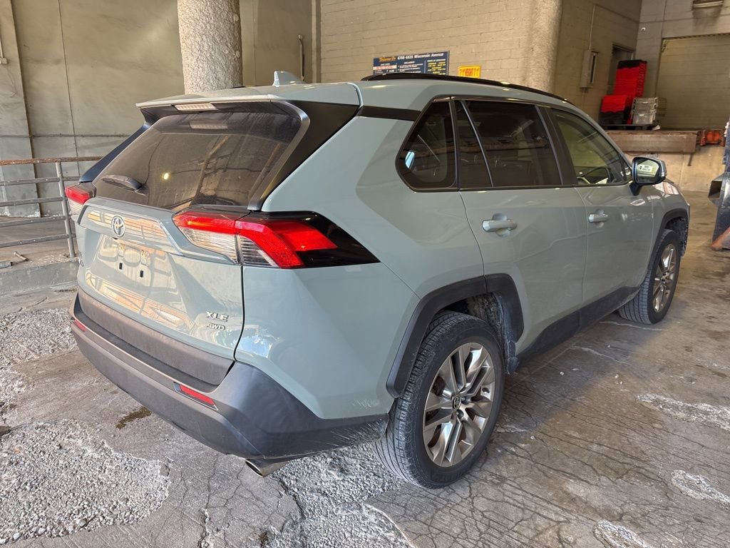 Used 2021 Toyota RAV4 XLE Premium image 3