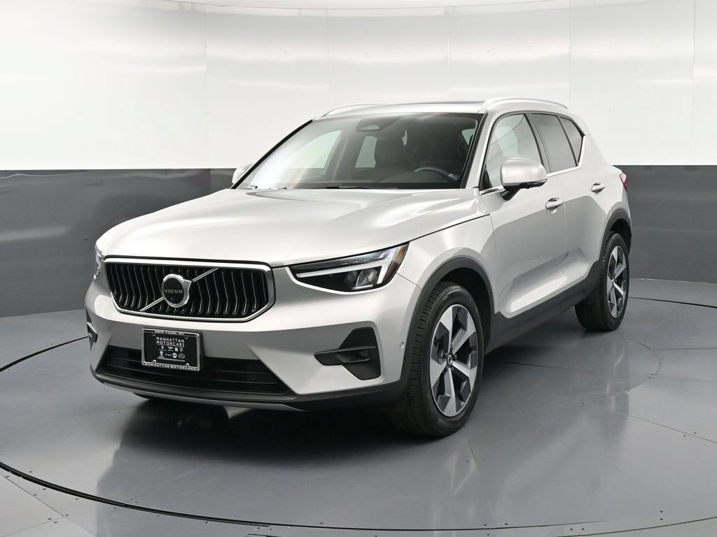 Used 2023 Volvo XC40 B5 Plus w/ Driver Assist Package AWD/4WD video 1