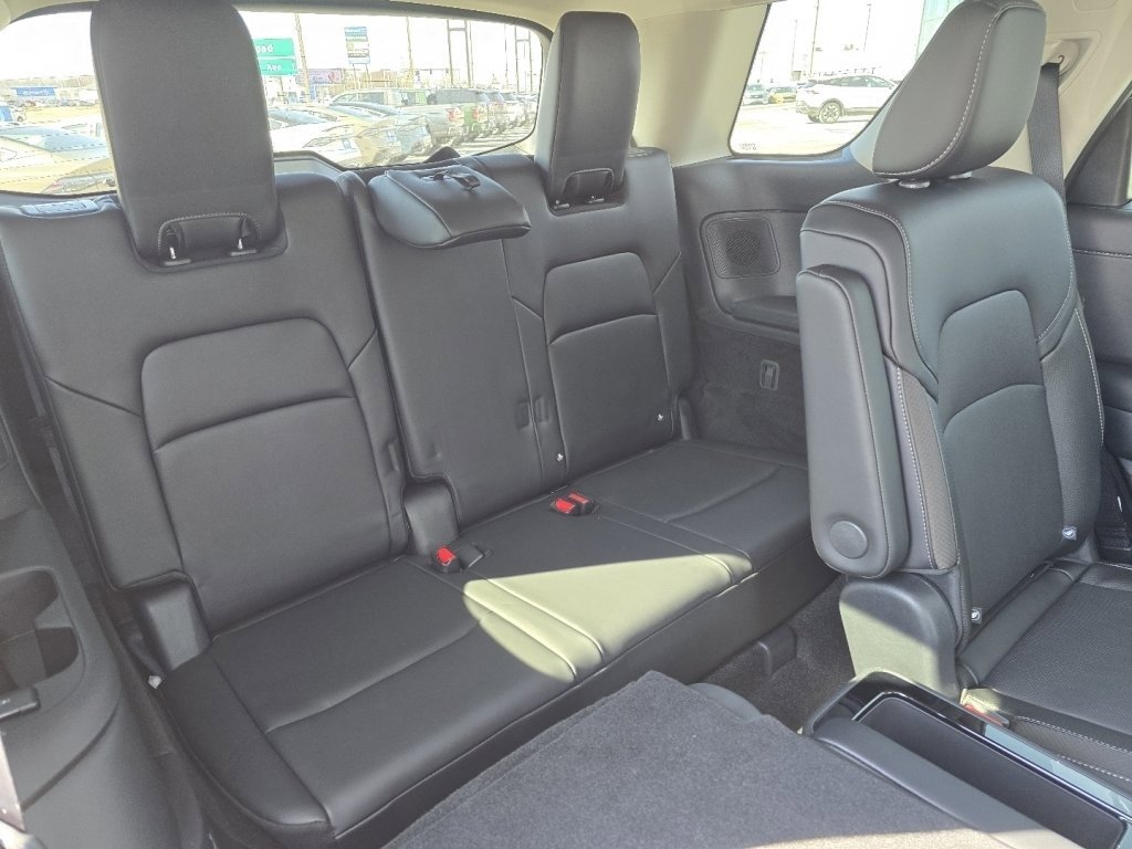 New 2026 Nissan Pathfinder SL image 13