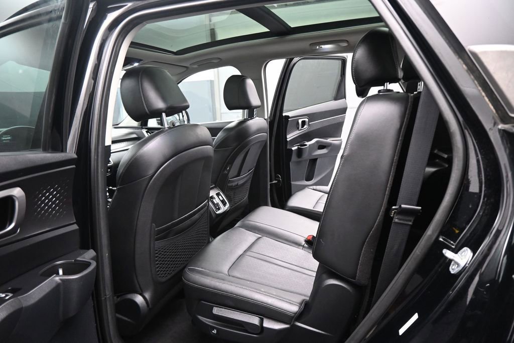Used 2023 Kia Sorento S w/ Panoramic Sunroof Package FWD image 6