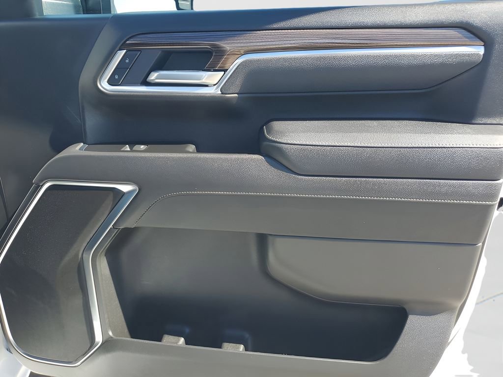 Used 2025 Chevrolet Silverado 2500 LT w/ Convenience Package image 45