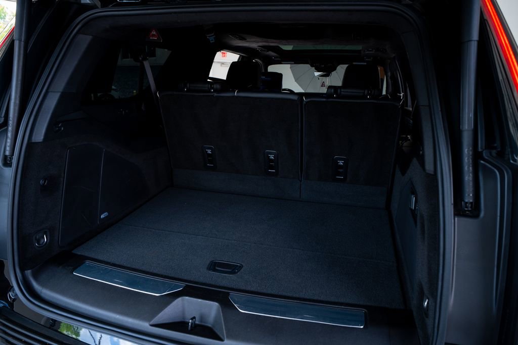 Used 2025 Cadillac Escalade ESV V image 59