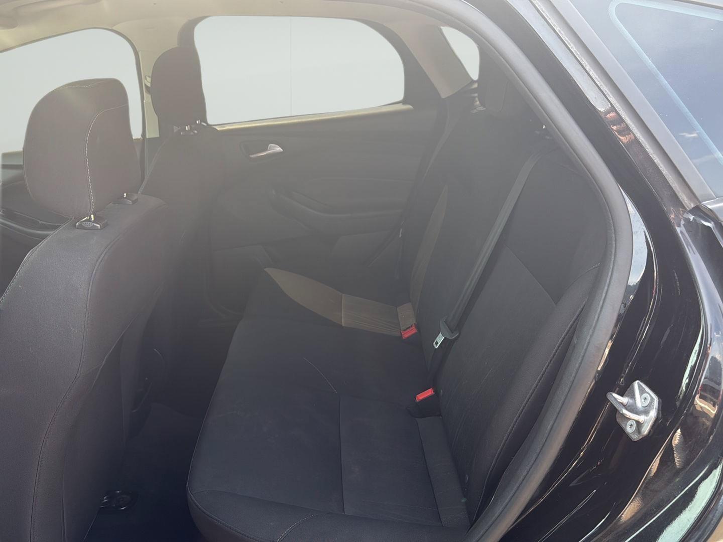 Used 2018 Ford Focus SE FWD image 10