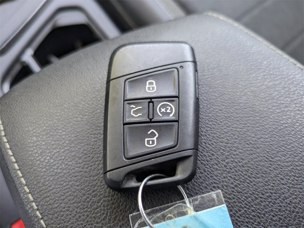 Used 2024 Volkswagen Taos SE FWD image 28