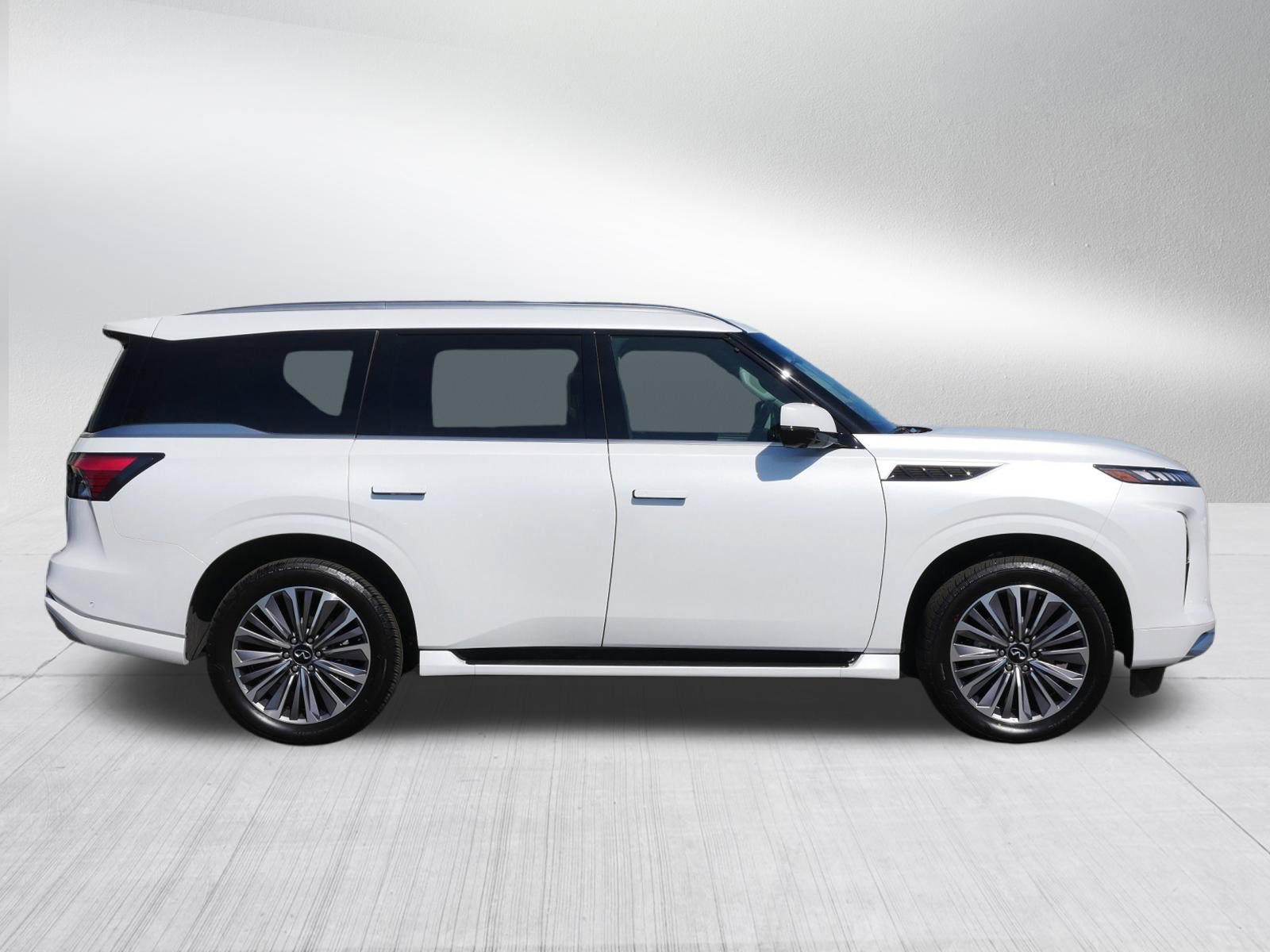 Certified 2025 INFINITI QX80 Luxe image 8