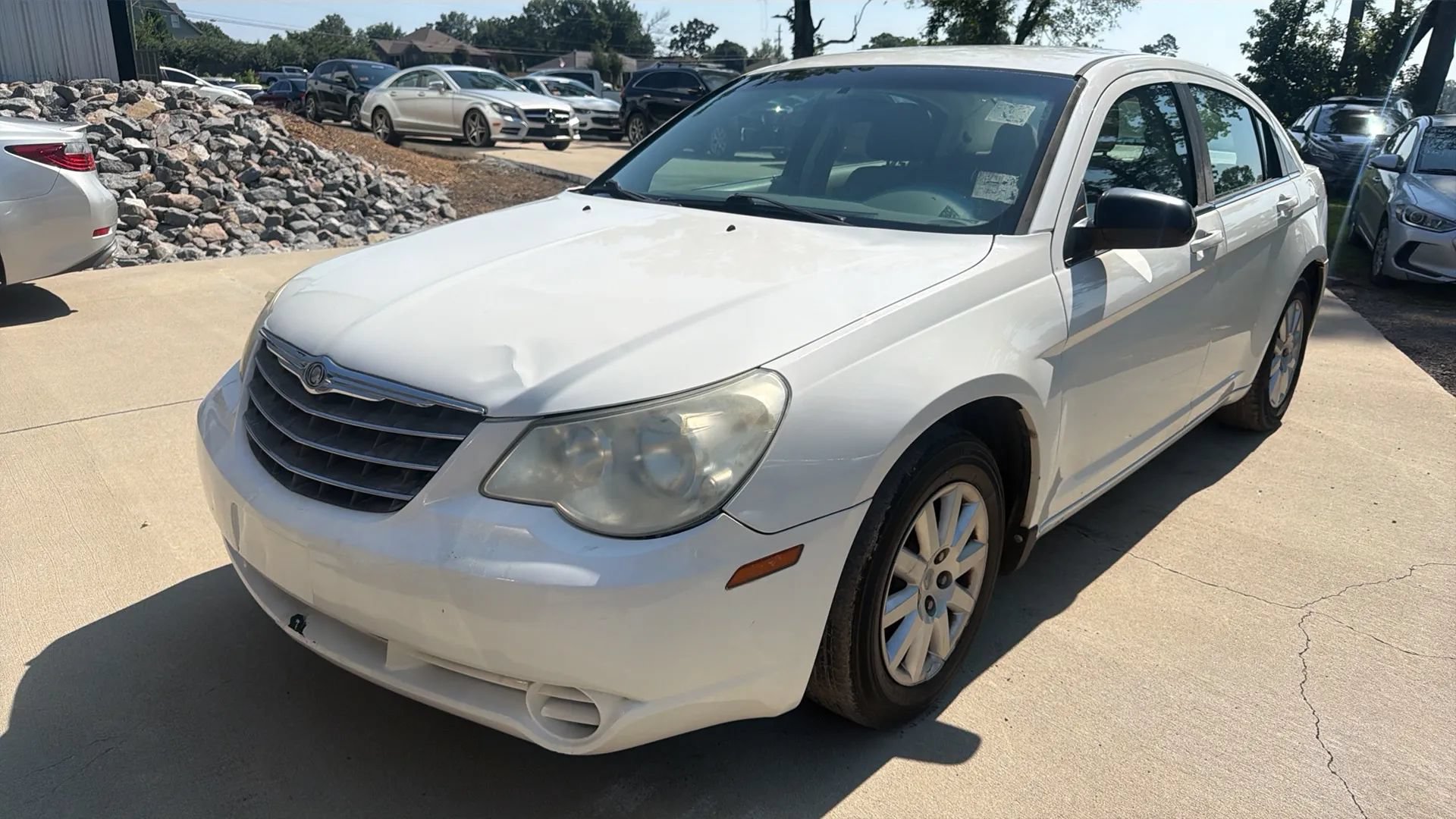 Used 2010 Chrysler Sebring Touring FWD image 1