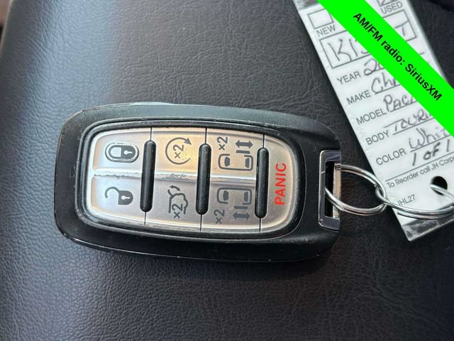 Used 2023 Chrysler Pacifica Touring-L FWD image 22